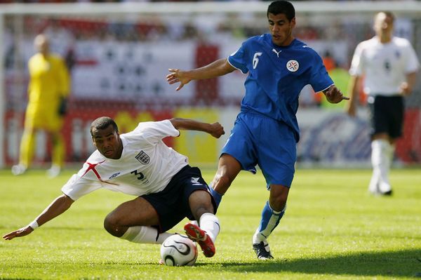  诺伊尔零封里程碑,德甲三百场历史第三人  