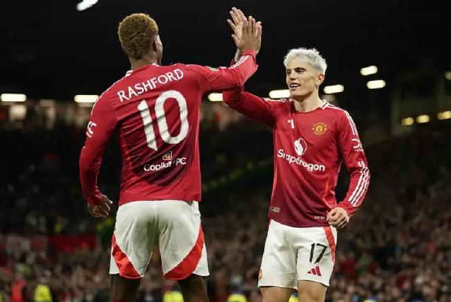  曼联新星加纳乔惊艳首秀，替补登场世界波扳平利物浦